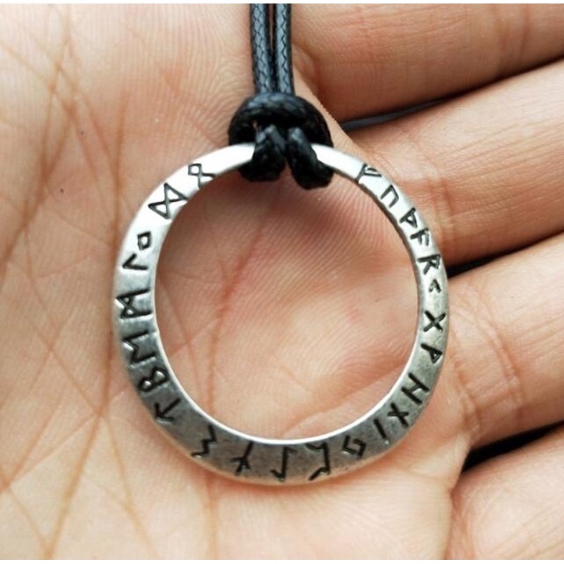 2022 Kalung Rantai Liontin Segitiga Motif Tulisan Rune Untuk Pria / Hadiah Valentine