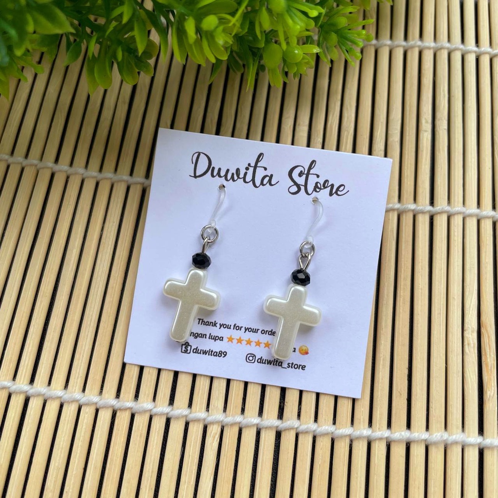 HANDMADE ANTING ANAK DEWASA KAITAN PLASTIK MOTIF SALIB - WHITE