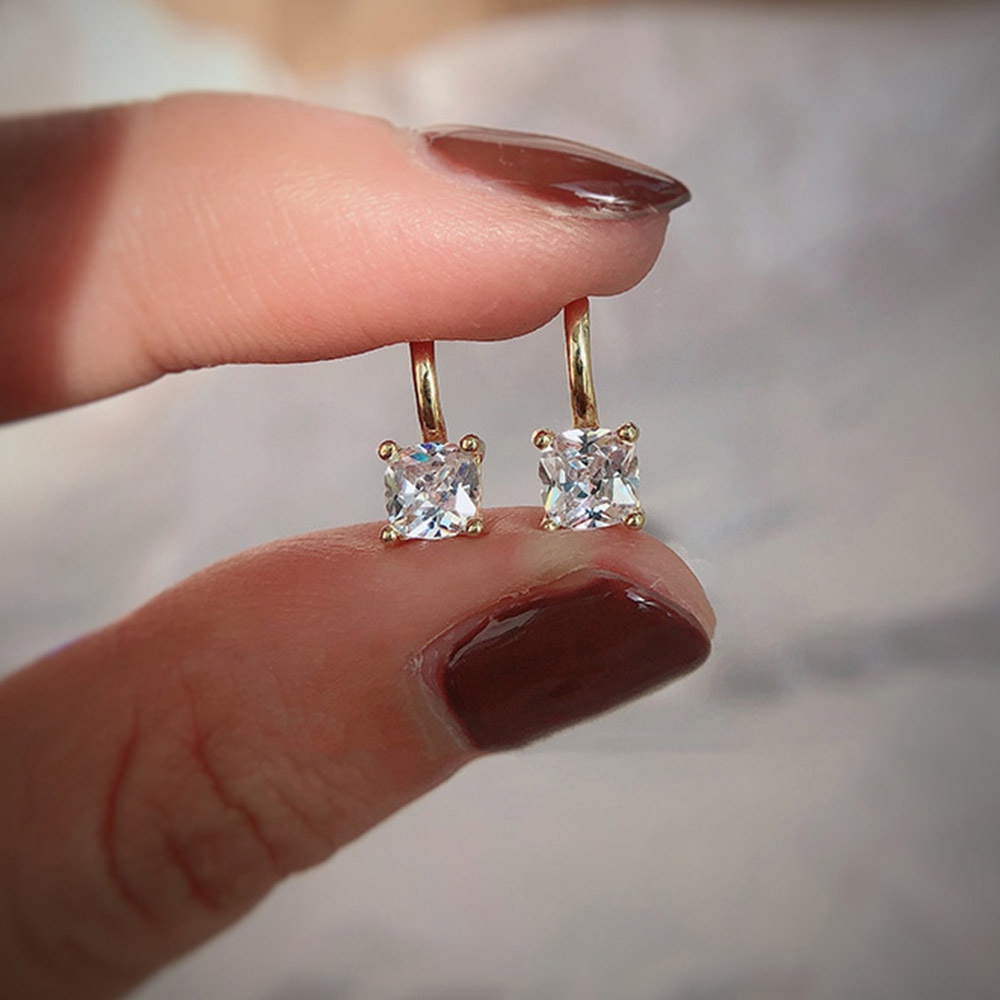 Anting Tusuk Bentuk Kotak Kecil Aksen Zircon Warna Emas Untuk Wanita