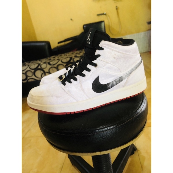 sepatu bekas AJ1 mid fearless Edison Chen size 44