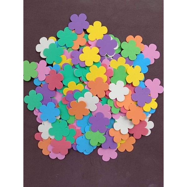 hiasan kelas bunga bunga kecil