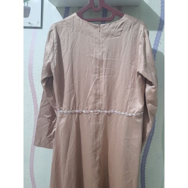 Gamis coklat susu Payet pinggang dan leher