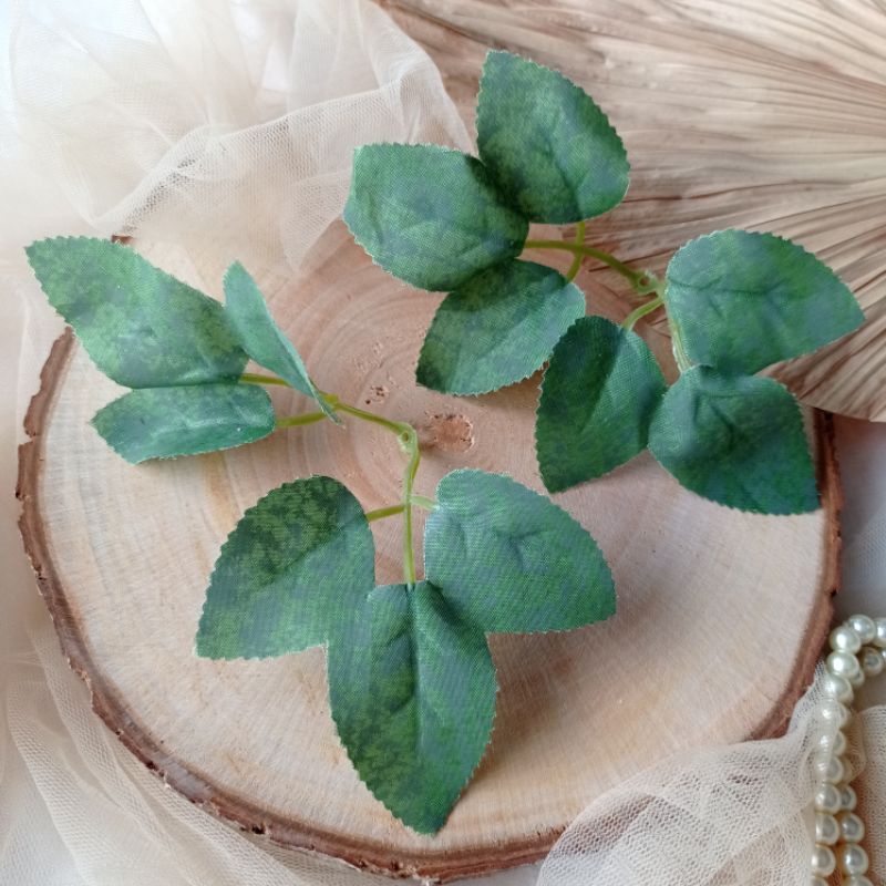 Daun mawar artificial