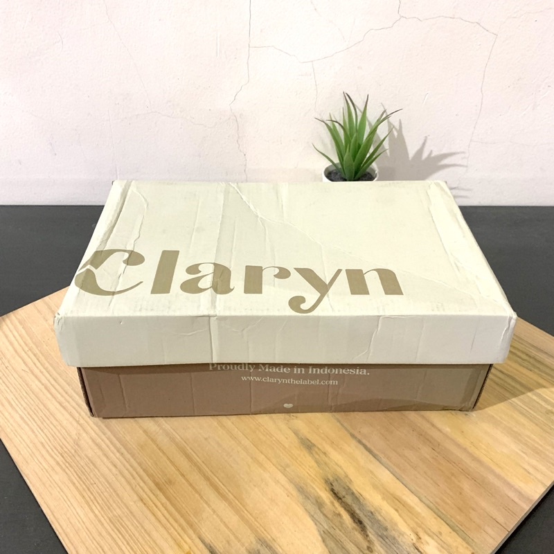 

Box Sepatu Claryn The Label Kardus Branded Asli Original