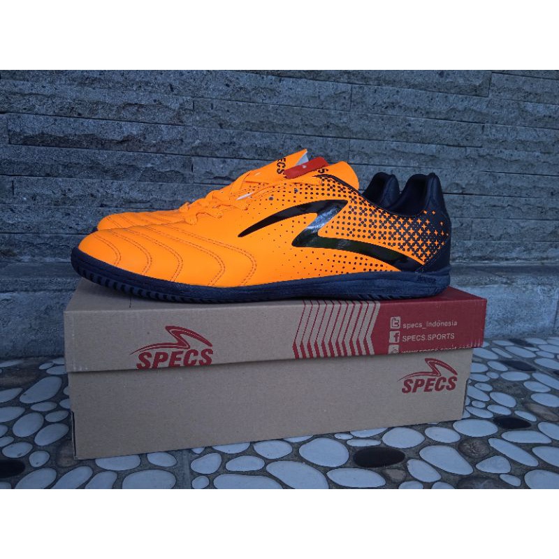 sepatu  futsal size 45