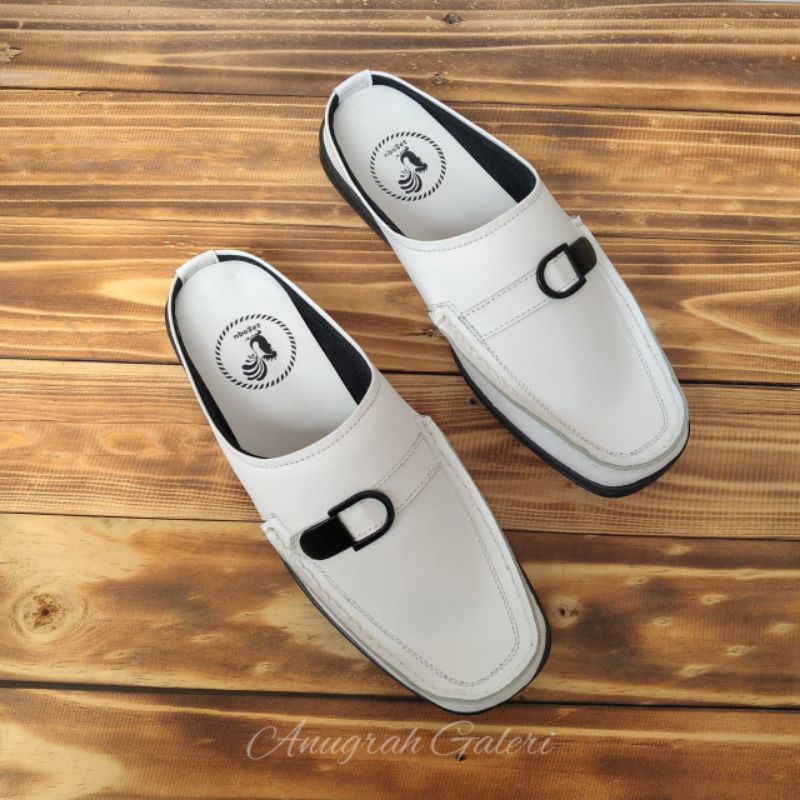 Sepatu Pria Bustong Putih Model Terbaru