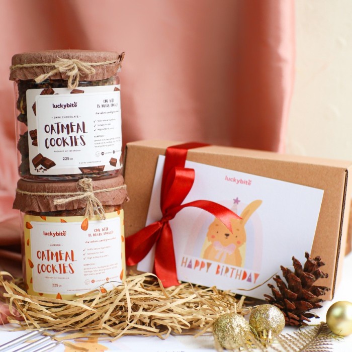 

[COD] Birthday Hampers / Hampers Ulang Tahun - Cookies 2 Jar + Greeting Card