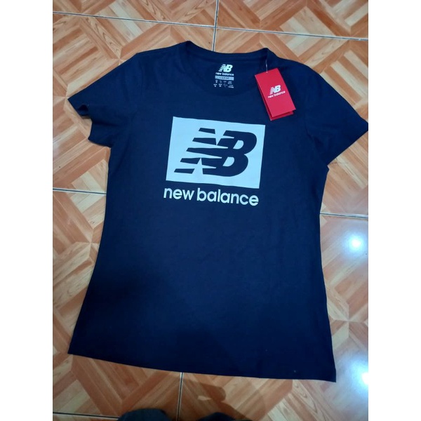 Kaos New Balance Logo Tshirt Women