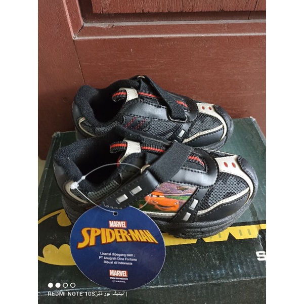 Sepatu anak marvel