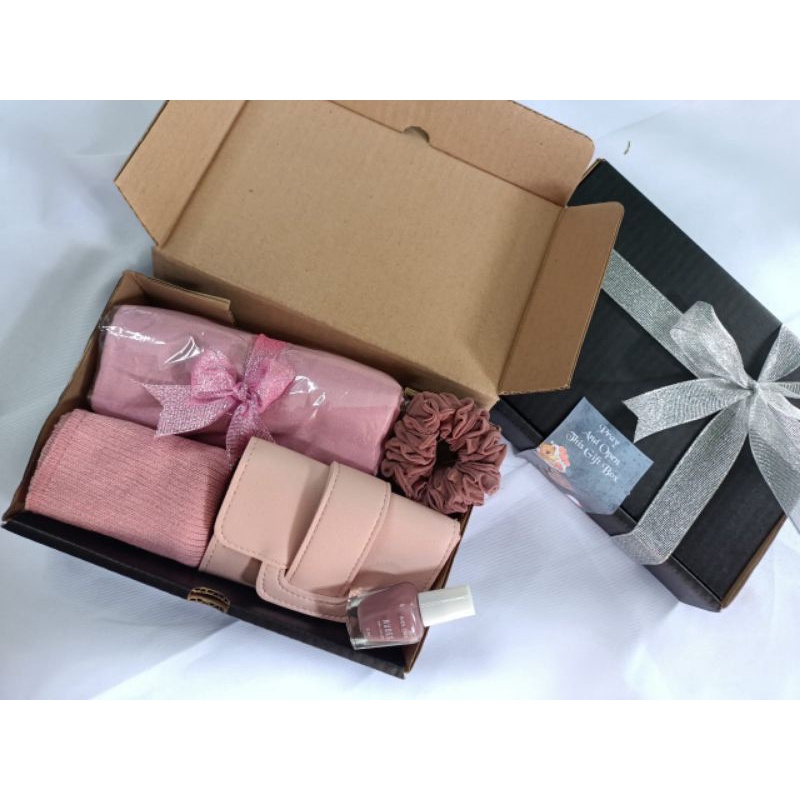 

Hampers Cantik Kado wisuda, ulang tahun, Gift box pacar cewe,kadi wanita termurah