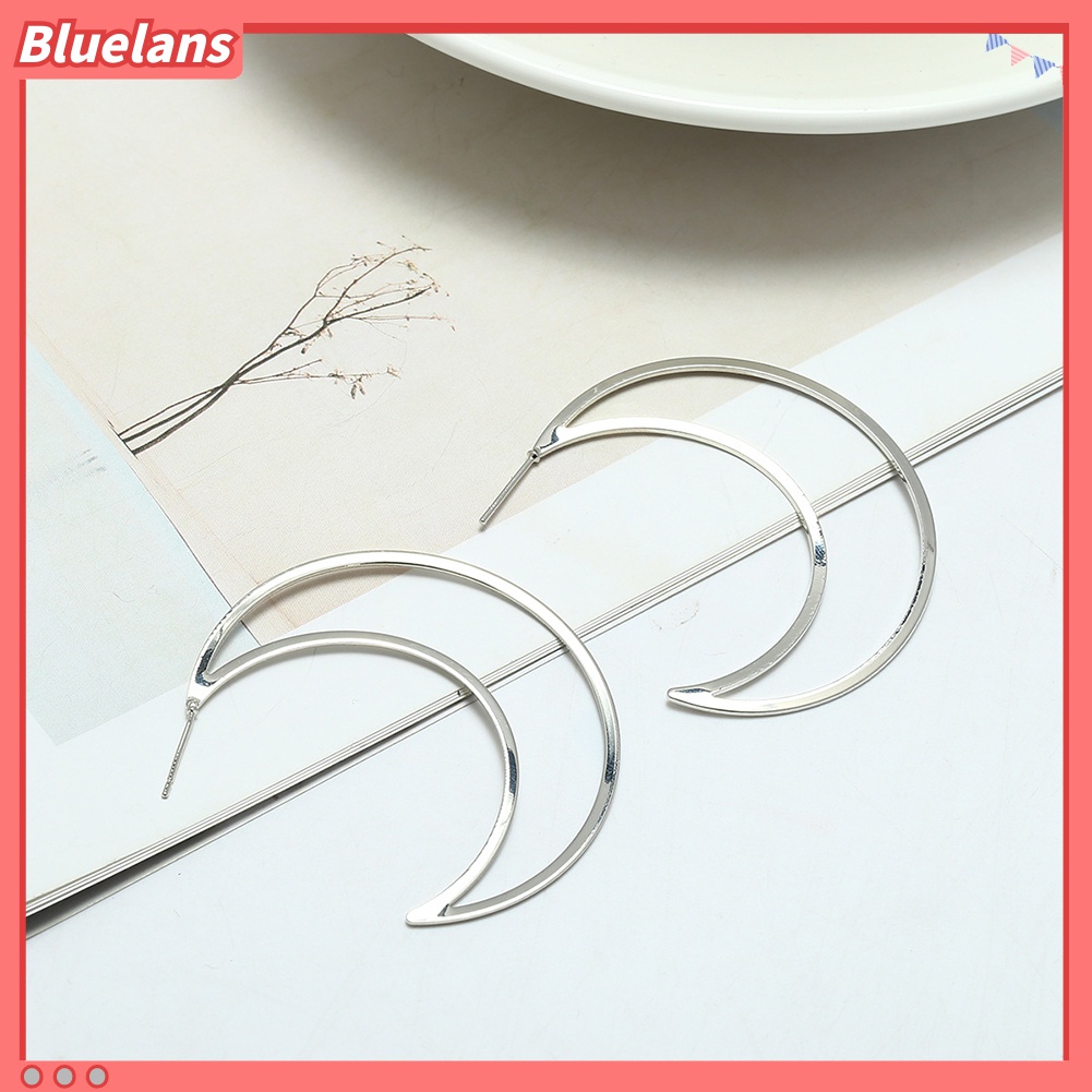 Anting Stud Desain Bulan Hollow Ukuran Besar Untuk Wanita