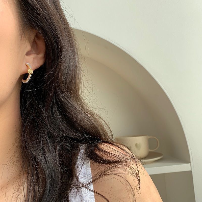 Anting Tusuk Bentuk Bunga Kamelia Hollow Hias Mutiara Imitasi Gaya Perancisretrosimple Untuk Wanita