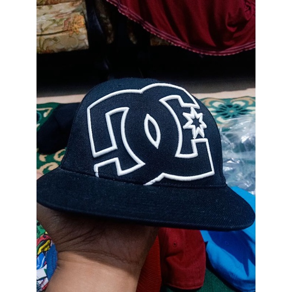 topi DC Big logo