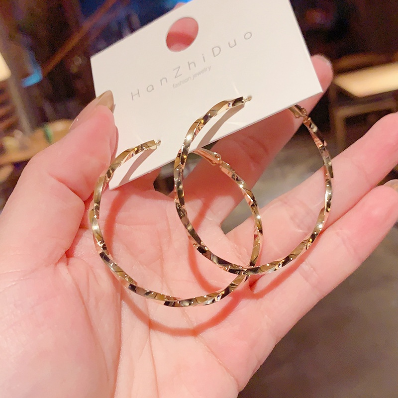 Anting Hoop Besar Pola Berlian Glossy Bahan s925 Silver Needle Gaya Eropa Amerika
