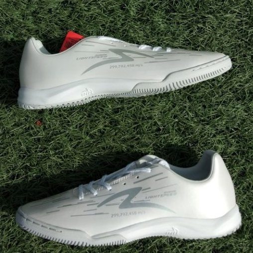 Sepatu Futsal SPECS Accelerator Lightspeed Reborn In Iluminate White Silver | Sepatu Futsal SpEcs Te