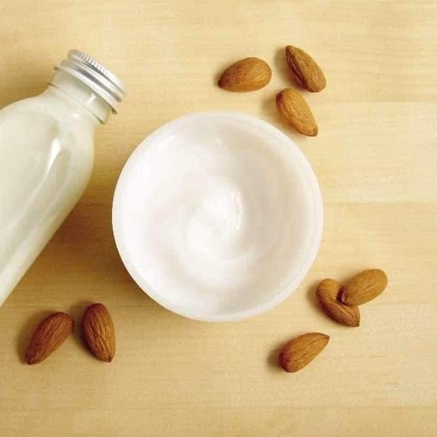 THE BODY SHOP ALMOND MILK & HONEY BODY YOGURT 200ML