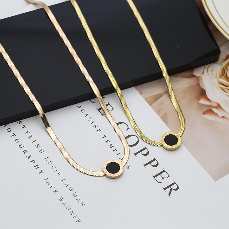 Kalung Titanium Gepeng Liontin Bulat Hitam