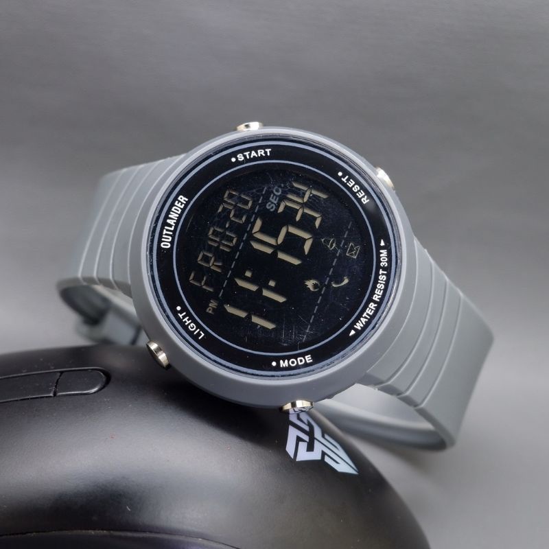 JAM TANGAN PRIA ORIGINAL OUTLANDER BISA DIBAWA RENANG