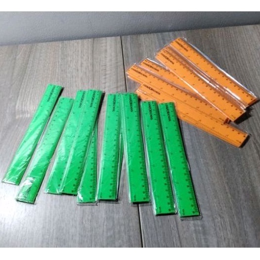 

Mistar 20cm transparan/solid hijau-orange