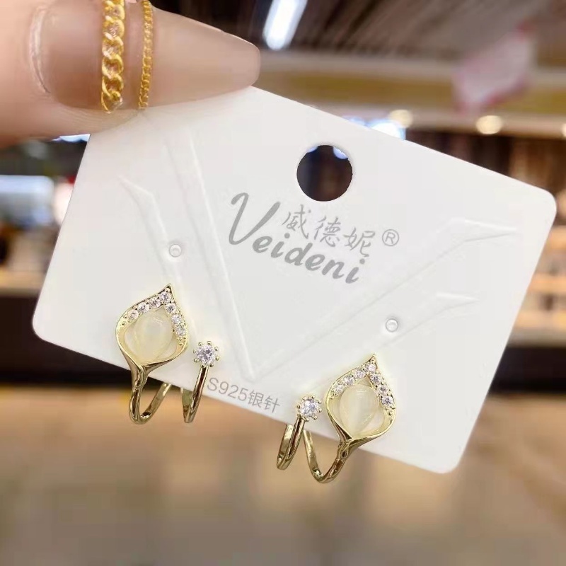 Anting S925 Silver Needle Bentuk Tulip Aksen Berlian Gaya Retro