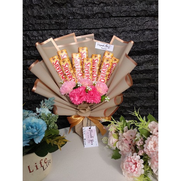 

Buket Cokelat | Buket Silverqueen | Buket Snack | Buket Wisuda