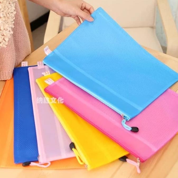 

File Folder Penyimpan Dokumen dengan Resleting / Map warna Plastik