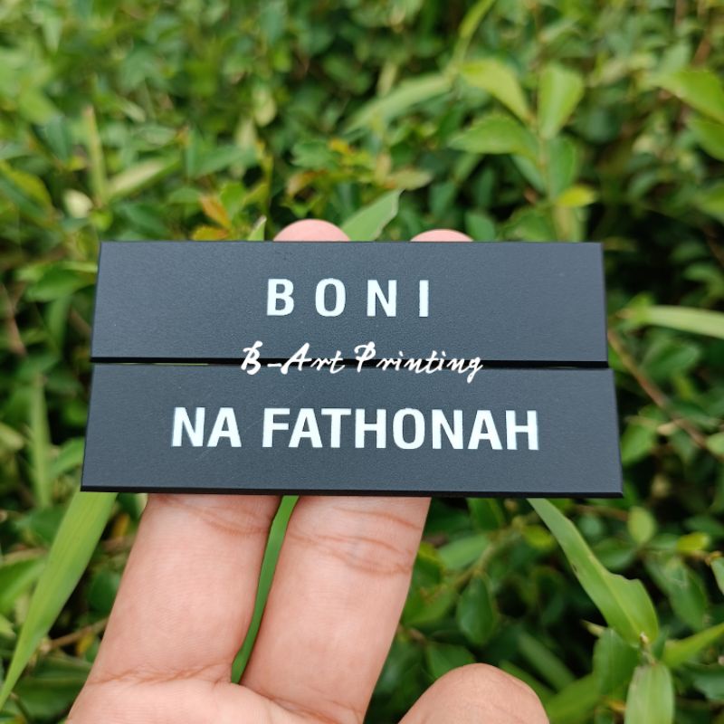 

SEHARI SEJADI LANGSUNG KIRIM!! Name Tag Nama Dada LASER BLACK DOFF Grafir/Ukir, PNS/POLRI/TNI/PERSIT/SECURITY