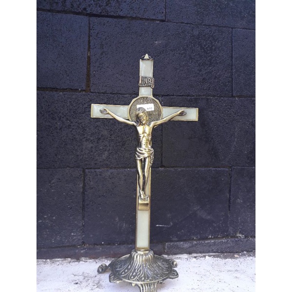 Salib Duduk Kuningan