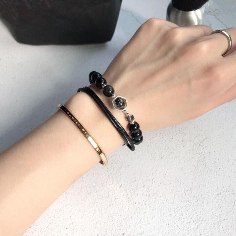 Roselife 2PCs / Set Gelang Tangan / Kaki Tali Lilin Hitam / Putih Adjustable Anti Air Untuk Pasangan / Pria / Wanita