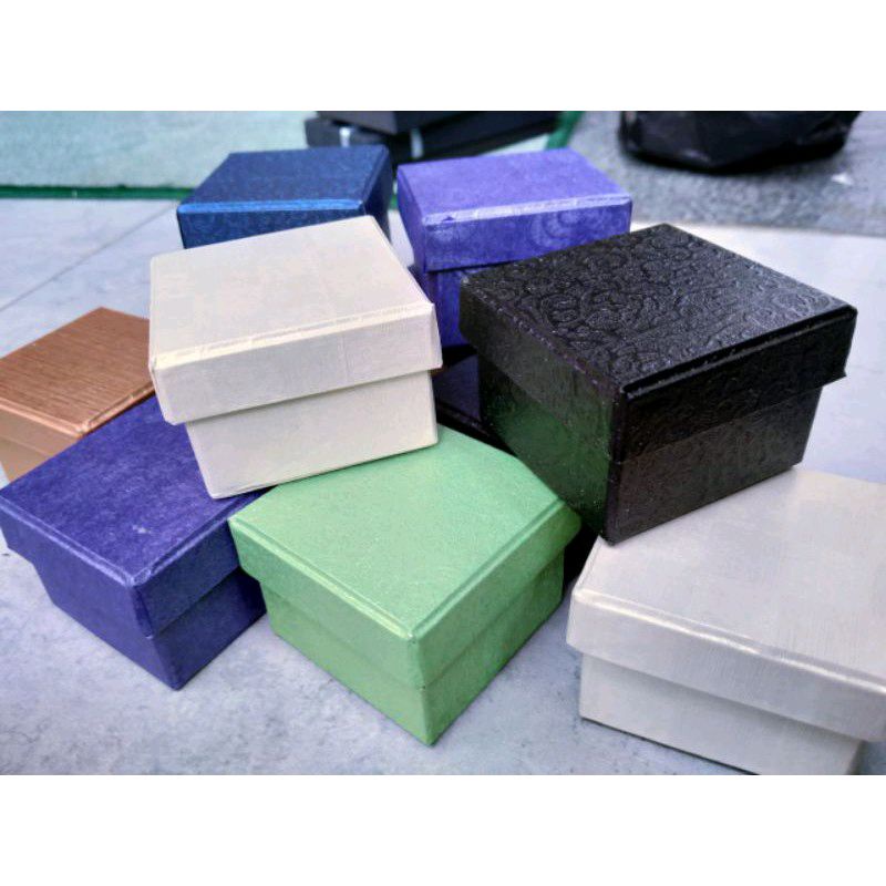 

kotak kado / giftbox 5x5x3,5cm / warna random