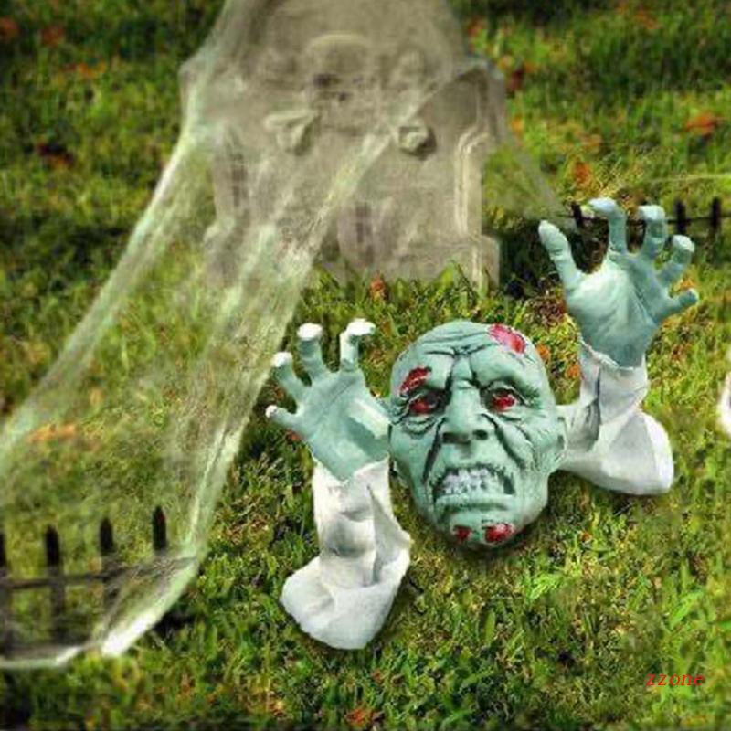 Kepala Tengkorak Zombie Halloween Dengan Darah Untuk Dekorasi Taman Rumput Luar Ruangan