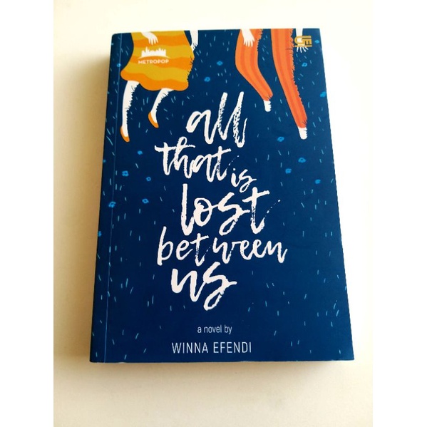 NOVEL ALL THAT IS LOST BETWEEN US by WINNA EFENDI