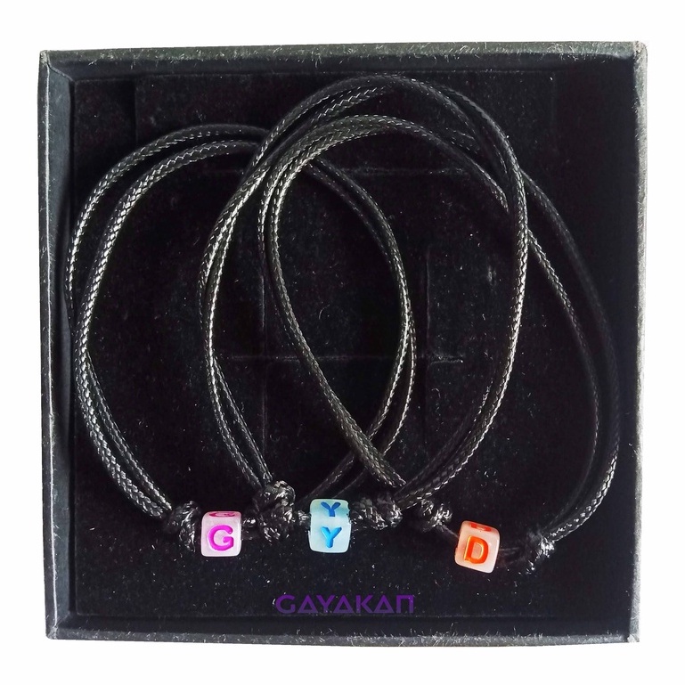 1 Lusin (12 Pcs) Gelang Tangan Korea Tali Hitam Abjad Warna Menyala Dalam Gelap Glow In The Dark