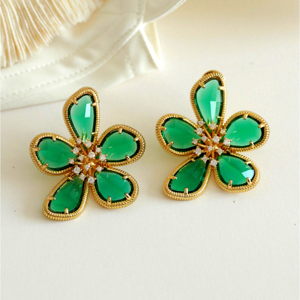 Anting Bentuk Bunga Aksen Kristal Bahan Alloy Gaya Retro Untuk Wanita