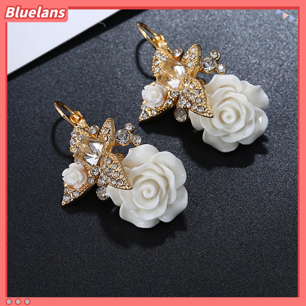 Bluelans 1 Pasang Anting Wanita Bentuk Bunga Aksen Berlian Imitasi Gaya Vintage Tahan Lama Untuk Pernikahan