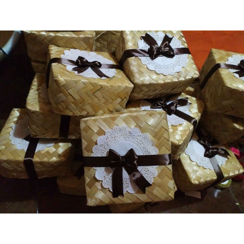 Besek bambu 18x18 Sepasang Hias Pita