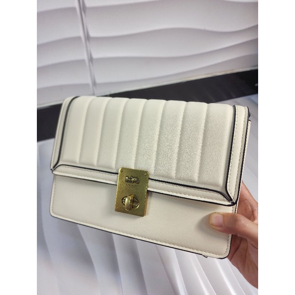 cch hutton  +Box //22x17x6cm