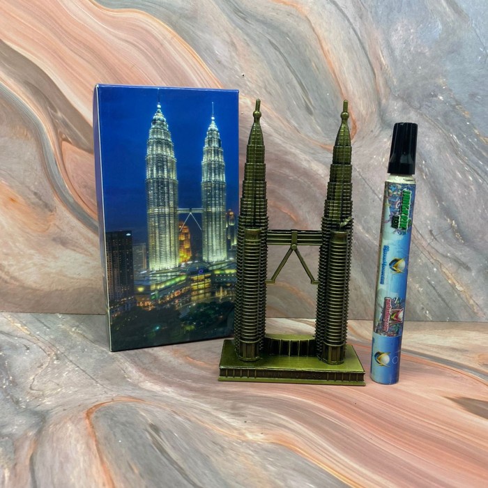 Jual Pajangan Miniatur Menara Petronas Twin Tower Malaysia Diskon