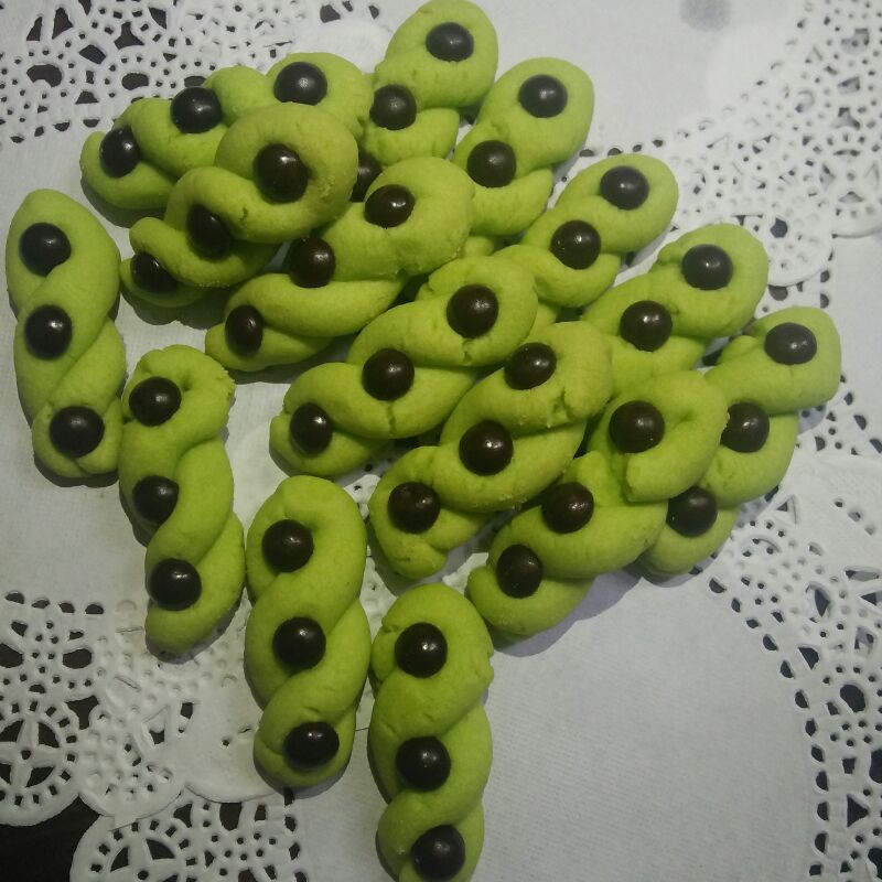 

KUE SWEET GREEN LEBARAN NATAL TAHUN BARU CEMILAN ENAK RENYAH