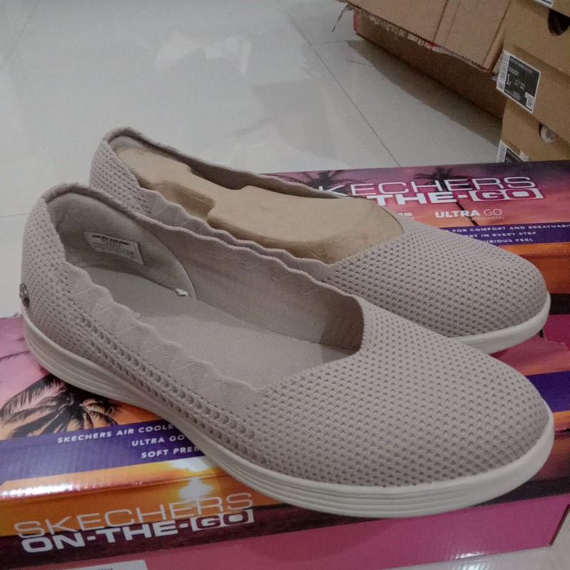 sepatu Skechers on the go dreamy 136214