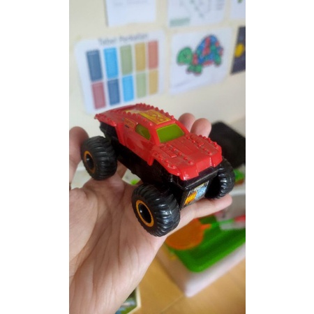 mainan monster truck merah