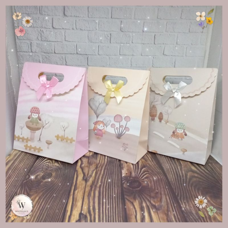 

Paper Bag Kado Model Tutup Pita Ukuran Kecil (Size SM) Lil' in Mushroom Woods Series Tas Jinjing Kertas Hadiah Premium