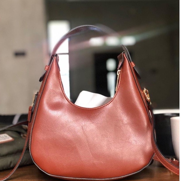 SHOULDER HANA BAG BROWN FREE INISIAL