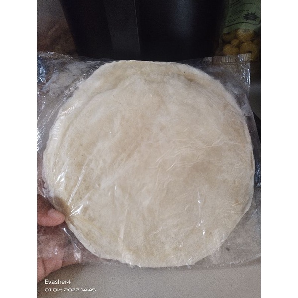 

Kulit lumpia 22cm frozen isi 50 lembar