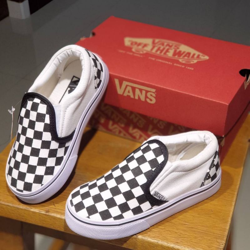 sepatu vans anak sepatu anak vans slip on catur white sudah termasuk box &amp; free kaus kaki .