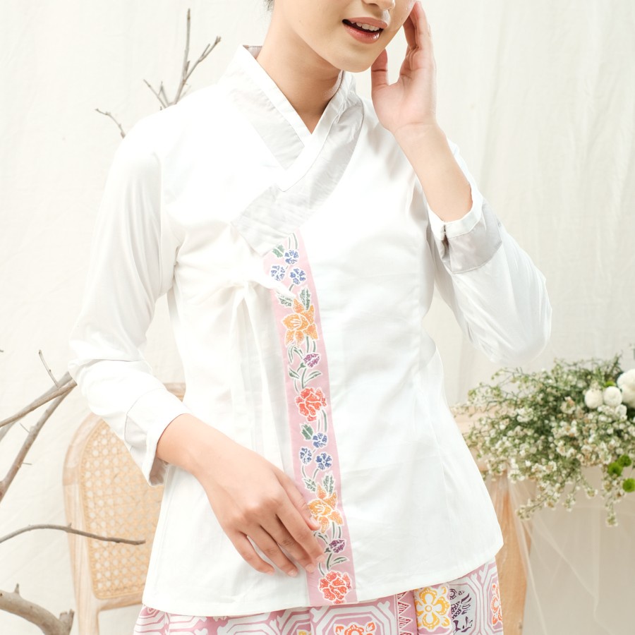 Blus Batik Hanbok Lengan Panjang Meradelima Katun Jepang Putih