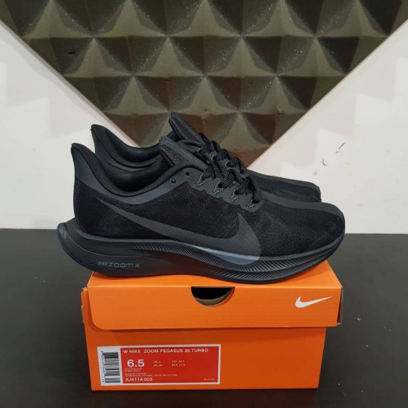 Sepatu Olahraga Pria Pegasus 35 Triple Black