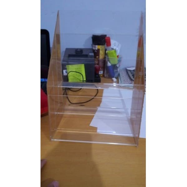 

Exclusive Tempat Brosur 3 Susun Akrilik / Acrylic Ukuran A5 Tb40