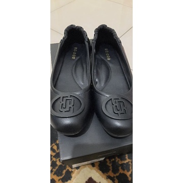 Flat shoes warna hitam merk Bebob