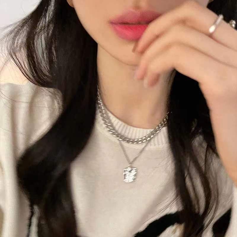 Kalung Rantai Dengan Liontin Bentuk Kotak Gaya Hip Hop Untuk Musim Gugur Dan Dingin